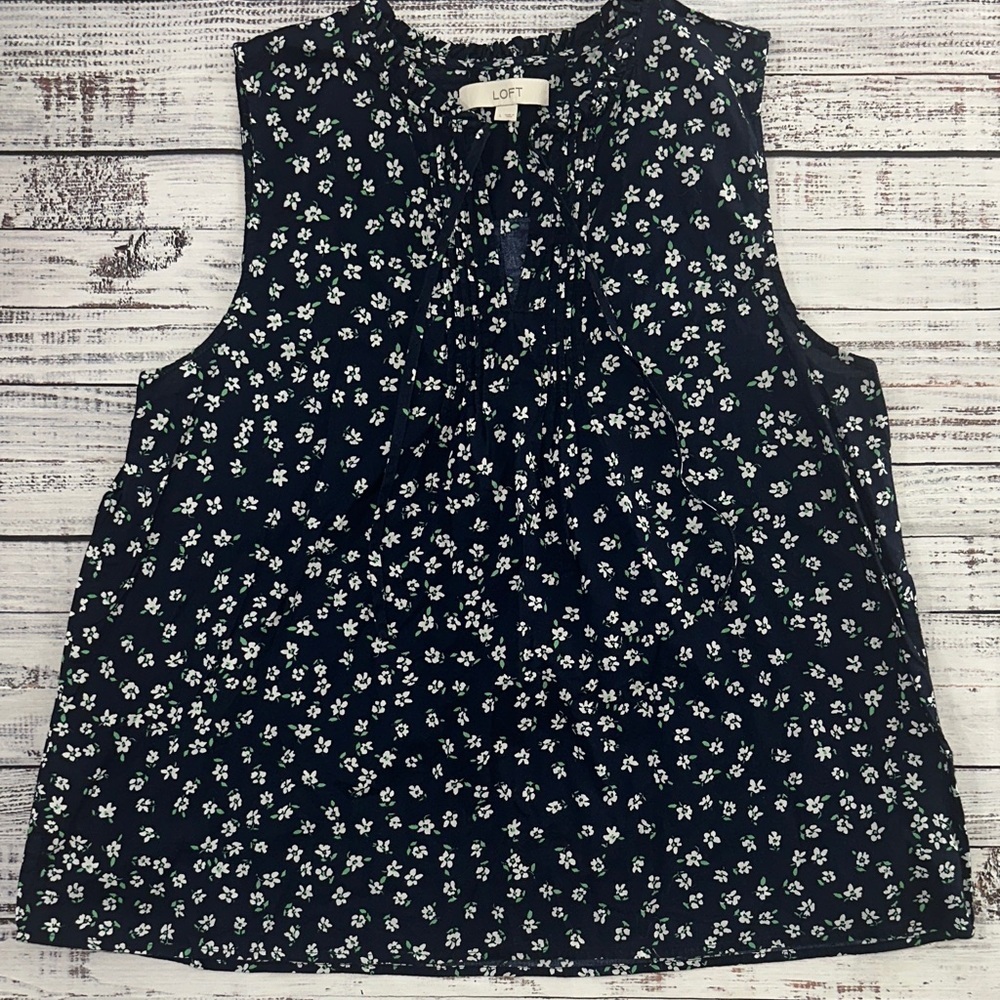 LOFT Women's Dark Blue Floral Blouse Sz. L